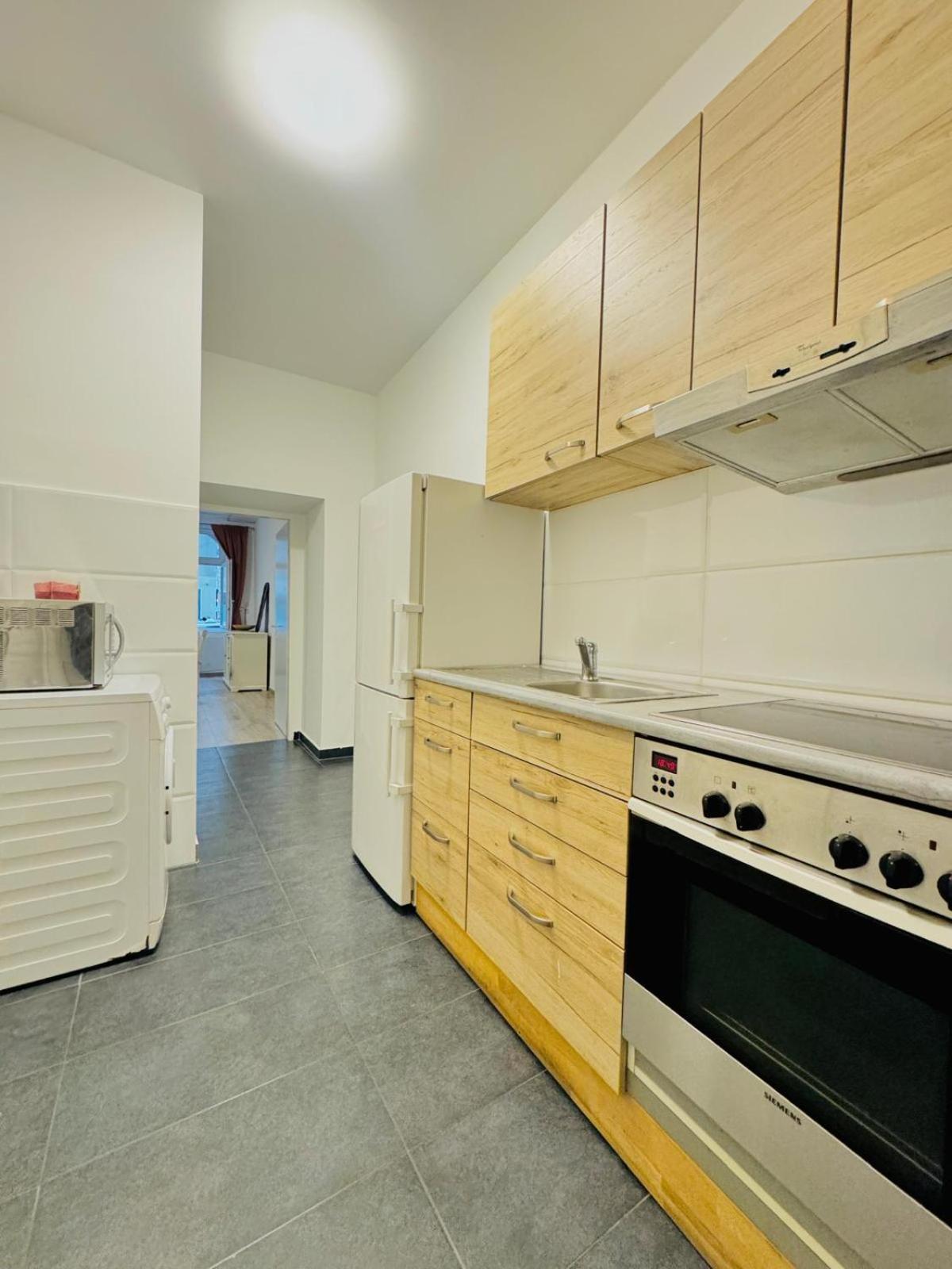 Amazing 2Br Apartment Near Praterstern เวียนนา ภายนอก รูปภาพ