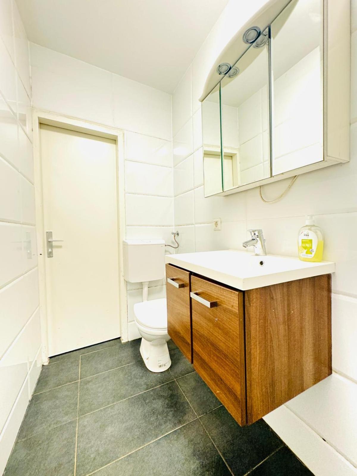 Amazing 2Br Apartment Near Praterstern เวียนนา ภายนอก รูปภาพ