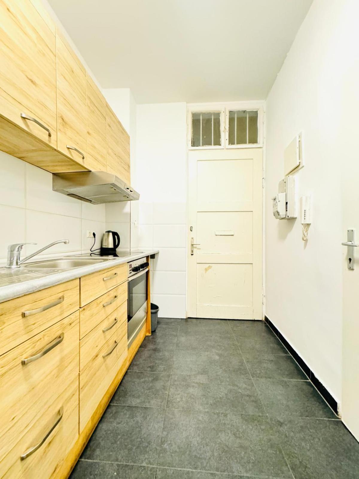 Amazing 2Br Apartment Near Praterstern เวียนนา ภายนอก รูปภาพ