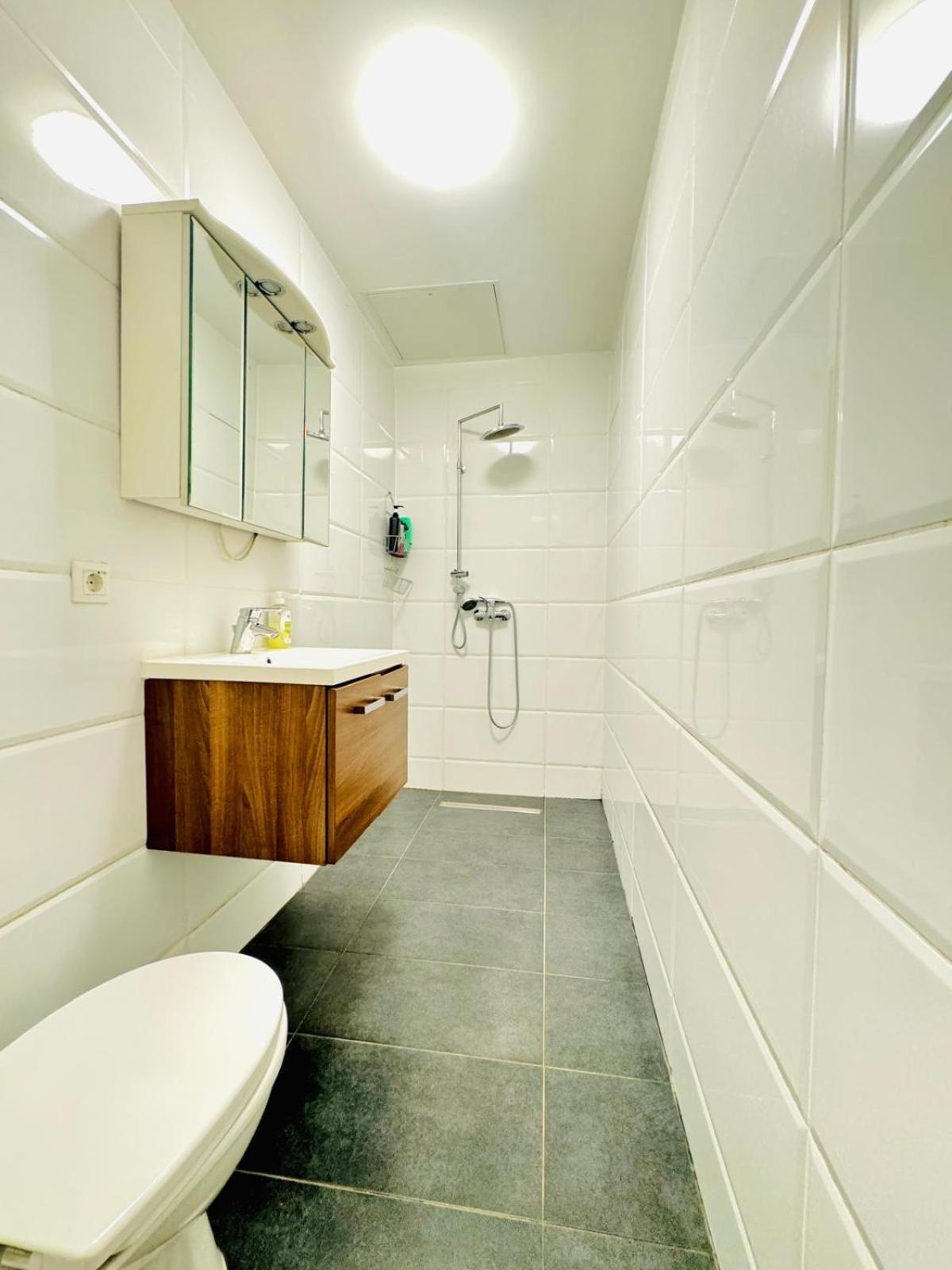 Amazing 2Br Apartment Near Praterstern เวียนนา ภายนอก รูปภาพ